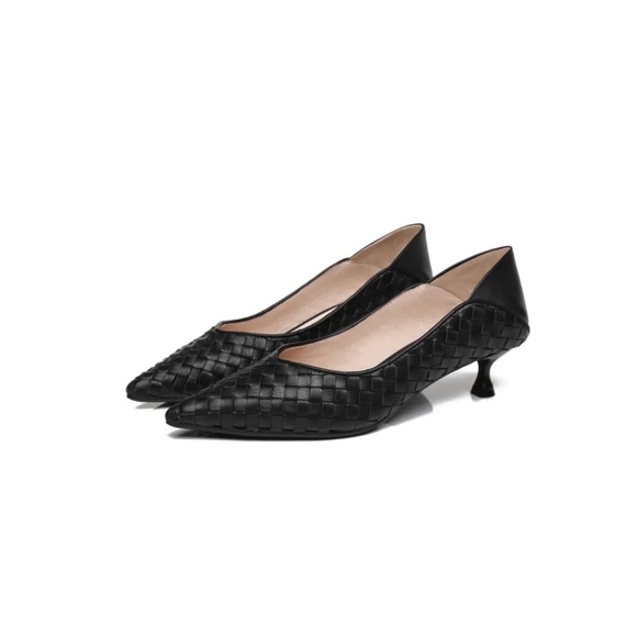 UGG Shoes - UGG AUSTRALIA Anaya Black Plaited Leather Pointed Toe Kitten Heels Pumps Sz AU 9